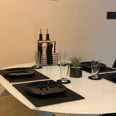 Apartament La Madia- *